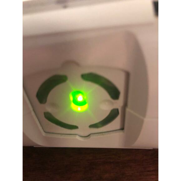 Xbox 360 Arcade Console - White - with Cords but no controllers - Picture 5 of 9